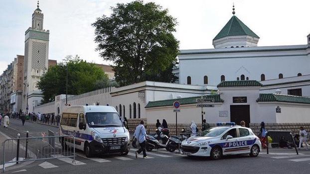 پاریس کې د یو جومات تړل کېدو امر شوی دی