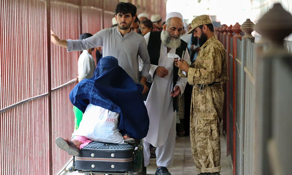 بښنې نړیوال سازمان: پاکستان دې د افغان کډوالو د اېستلو پرېکړه بېرته واخلي