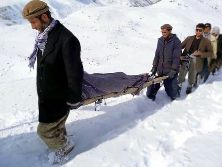 بدخشان کې ځایي چارواکي وایي، چې واورې خوېدنې درې کسان وژلي